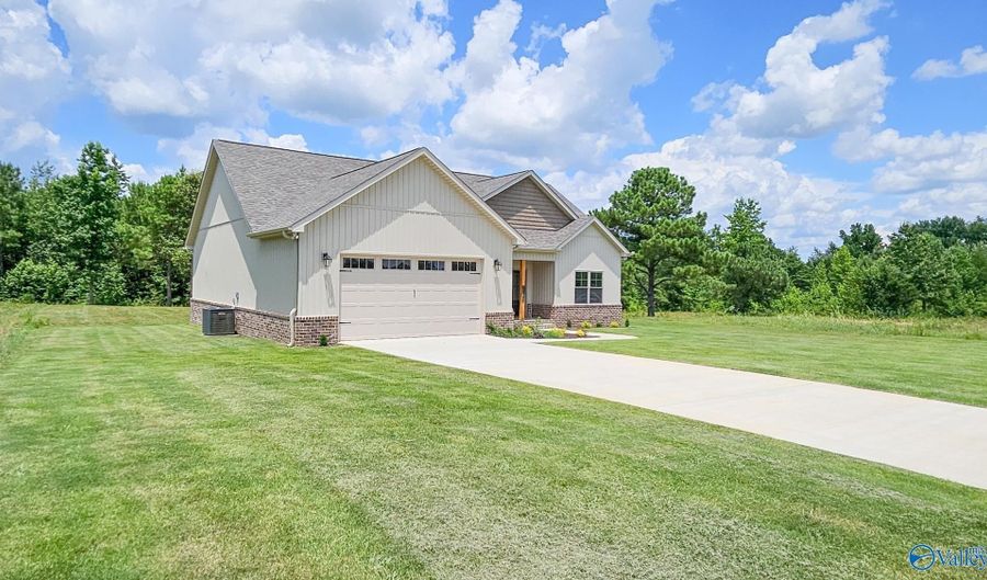 9177 Trails End Dr, Athens, AL 35611 - 3 Beds, 2 Bath