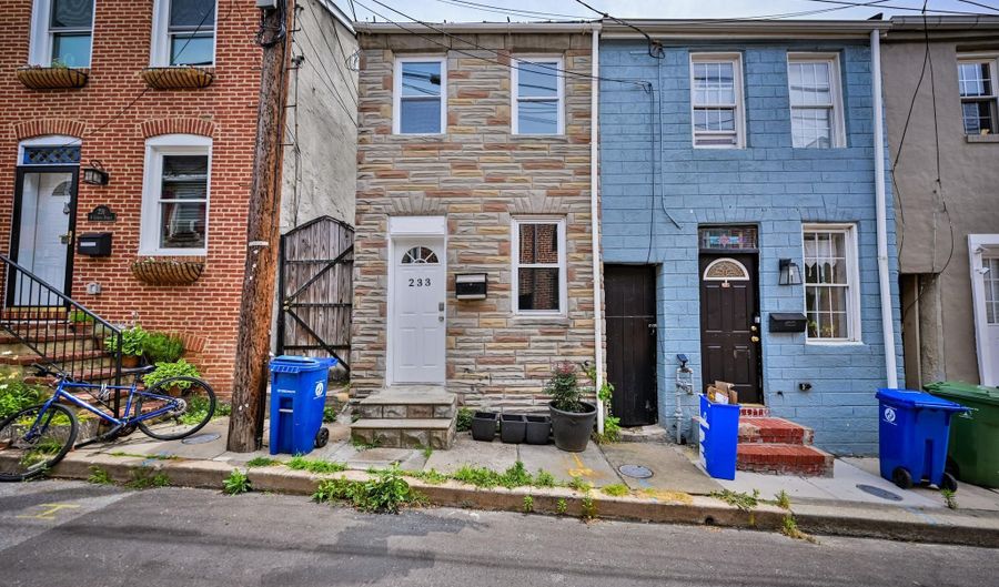 233 S CHAPEL St, Baltimore, MD 21231 - 1 Beds, 2 Bath