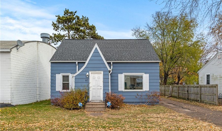 619 Fairfax St, Altoona, WI 54720 - 4 Beds, 1 Bath