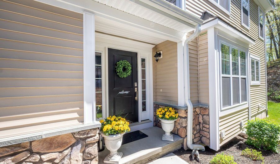 20 Hunting Ridge Ln 20, Bethel, CT 06801 - 3 Beds, 3 Bath