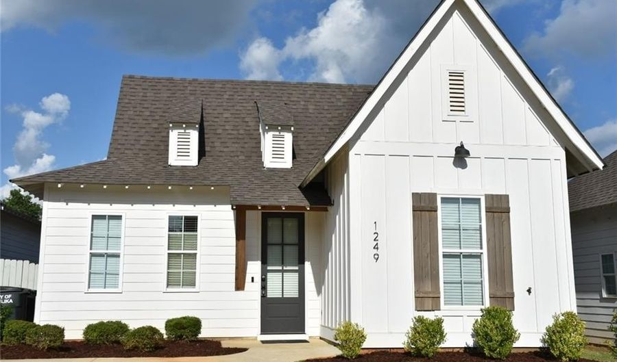 1249 FOX TAIL Ln, Opelika, AL 36801 - 3 Beds, 2 Bath