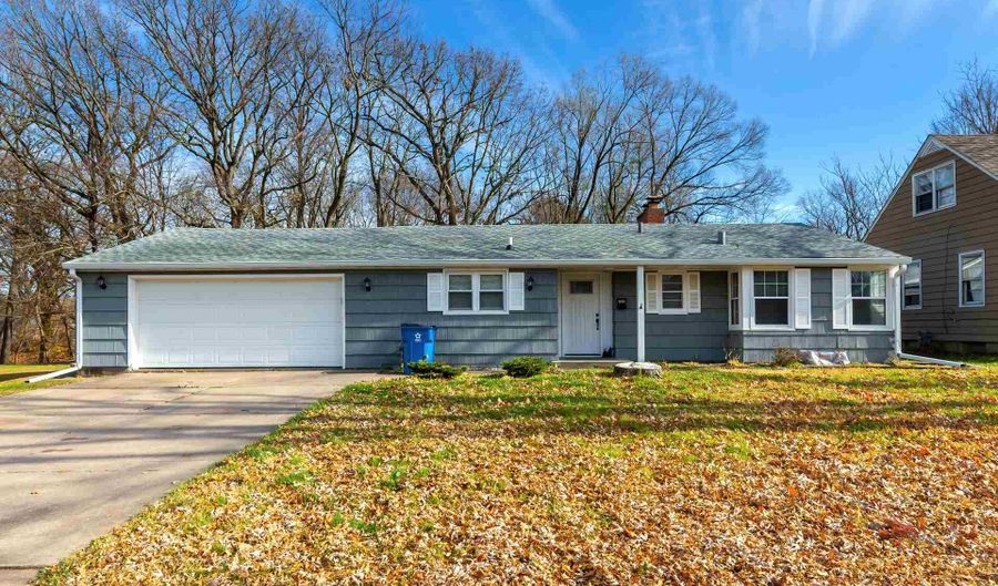 2626 6TH St, East Moline, IL 61244 - 4 Beds, 3 Bath