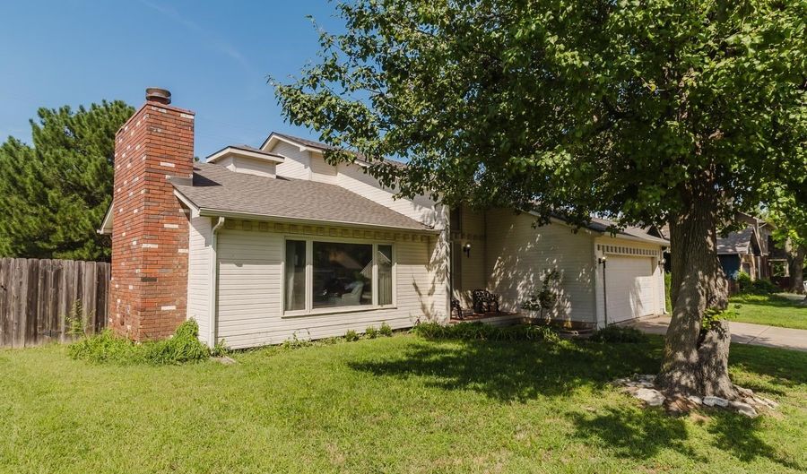 924 W Cedarwood Ct, Andover, KS 67002 - 3 Beds, 2 Bath