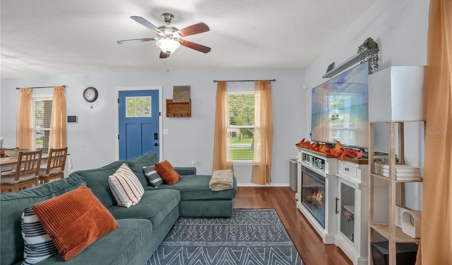 907 NEUSE Ave, Orlando, FL 32804 - 3 Beds, 2 Bath