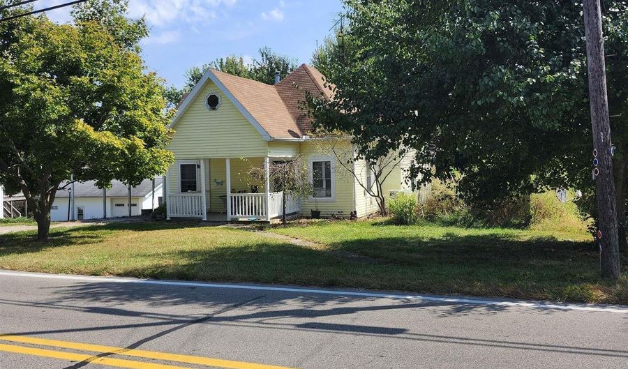 551 N Washington St, Bloomfield, IN 47424 - 2 Beds, 2 Bath