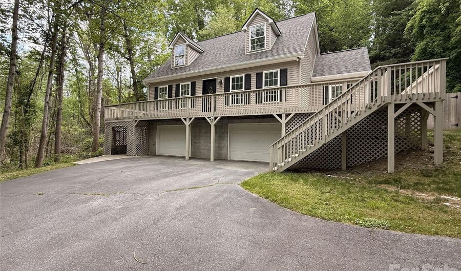 315 Glenn Bridge Rd, Arden, NC 28704 - 3 Beds, 3 Bath