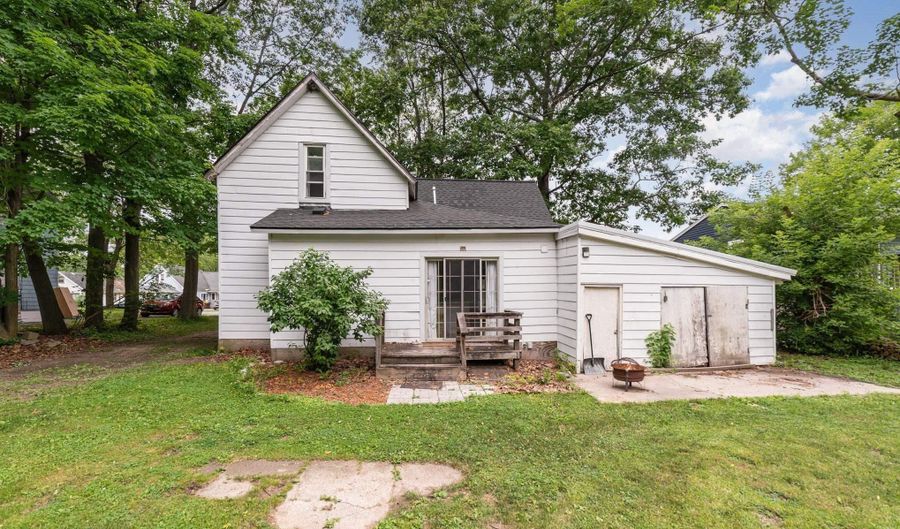 116 N Grover Ave, Alma, MI 48801 - 3 Beds, 2 Bath