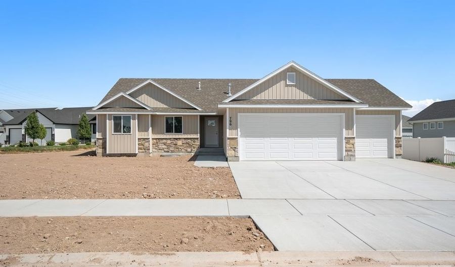 796 Hollow Dr, Ammon, ID 83401 - 3 Beds, 2 Bath