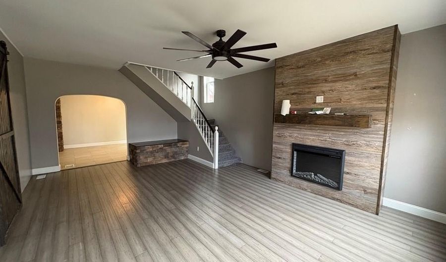 903 L St, Aurora, NE 68818 - 3 Beds, 2 Bath