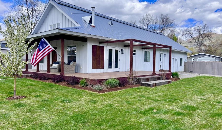 109 S 2nd St, Bellevue, ID 83313 - 3 Beds, 3 Bath