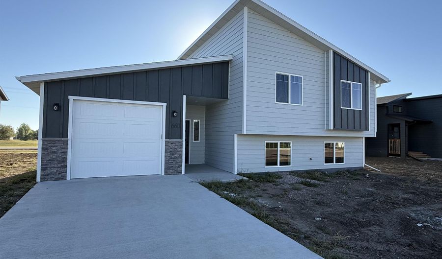 660 Eagle Ct, Box Elder, SD 57719 - 3 Beds, 1 Bath