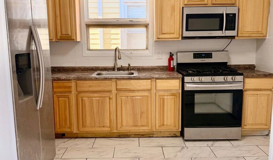 24 E 18TH St 2, Bayonne, NJ 07002 - 3 Beds, 2 Bath