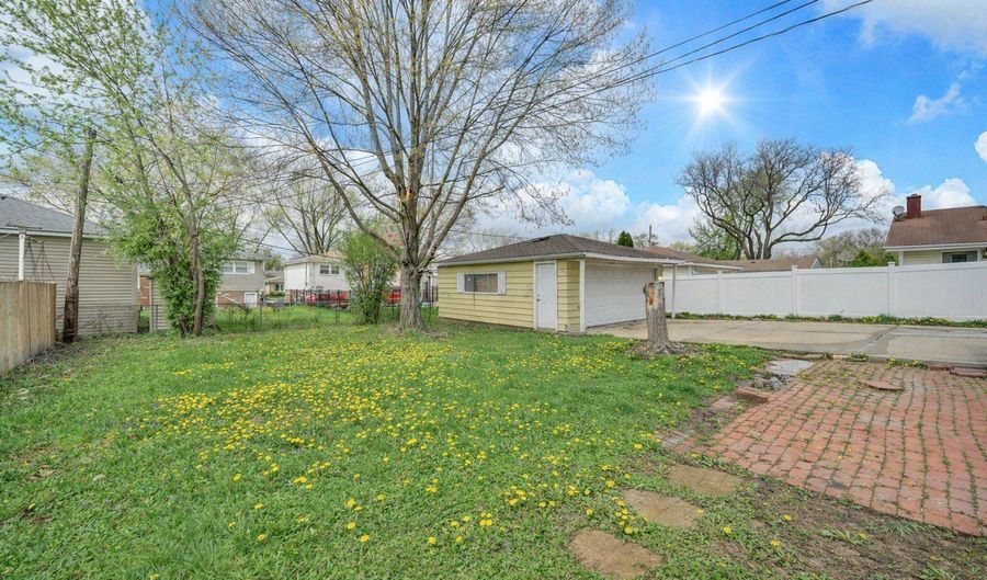 10 N ADAMS Dr, Addison, IL 60101 - 3 Beds, 2 Bath