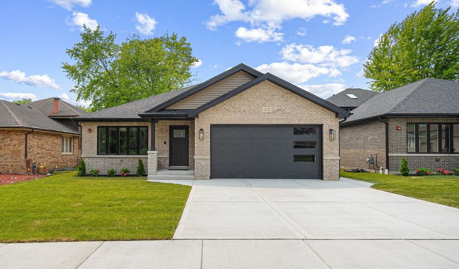 11122 Leamington Ave S, Alsip, IL 60803 - 5 Beds, 3 Bath