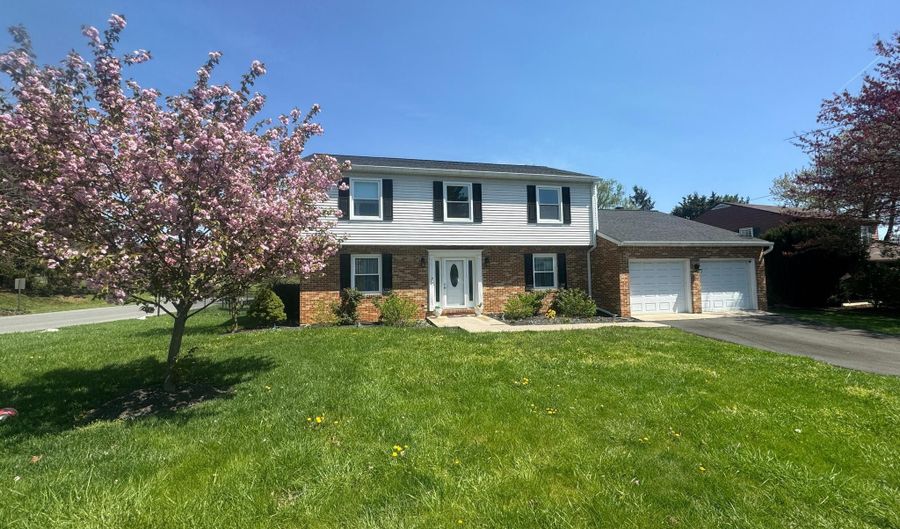 901 HILLCREST Dr, Martinsburg, WV 25401 - 4 Beds, 3 Bath