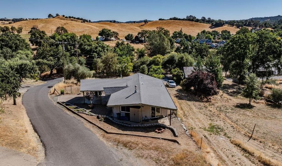 947 S. Baker St, Angels Camp, CA 95222 - 2 Beds, 1 Bath
