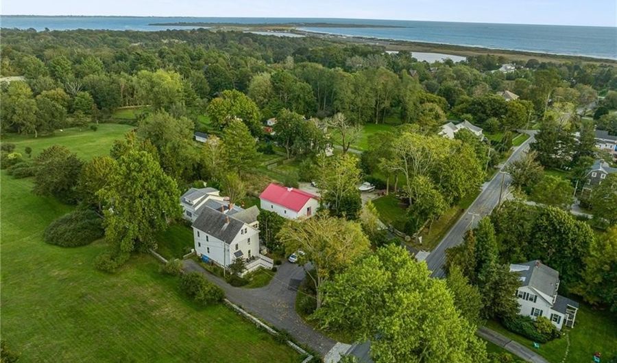 400 Paradise Ave, Middletown, RI 02842 - 5 Beds, 3 Bath