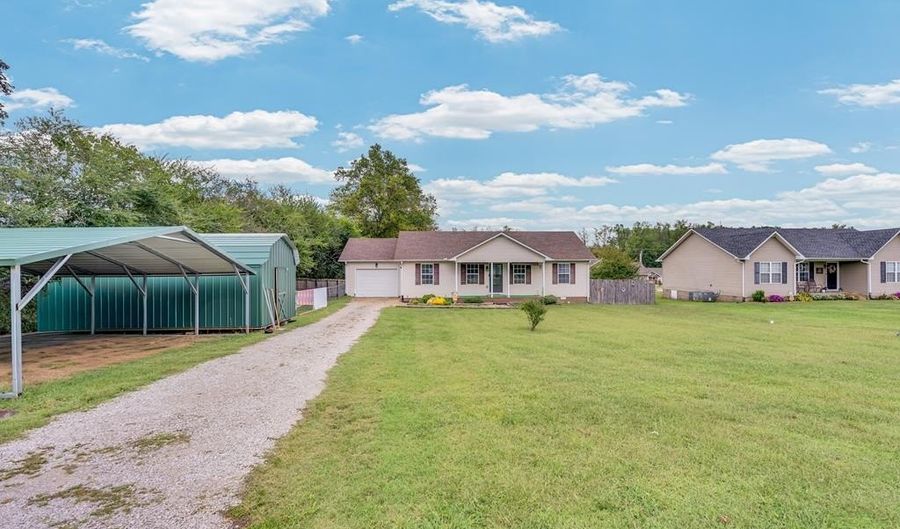 141 Chestnut St, Baxter, TN 38544 - 3 Beds, 2 Bath