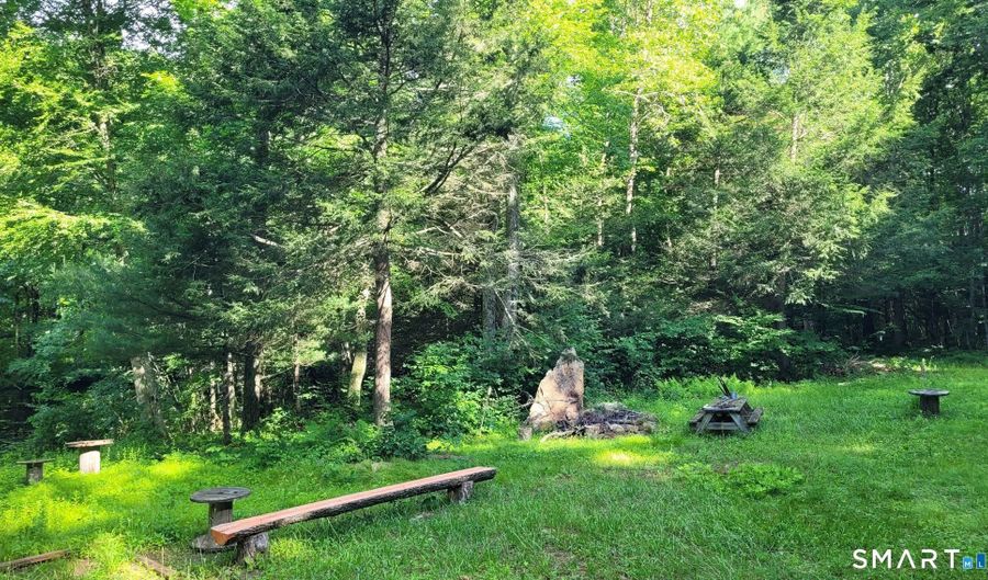 102 Pumpkin Hill Rd, Ashford, CT 06278 - 3 Beds, 3 Bath
