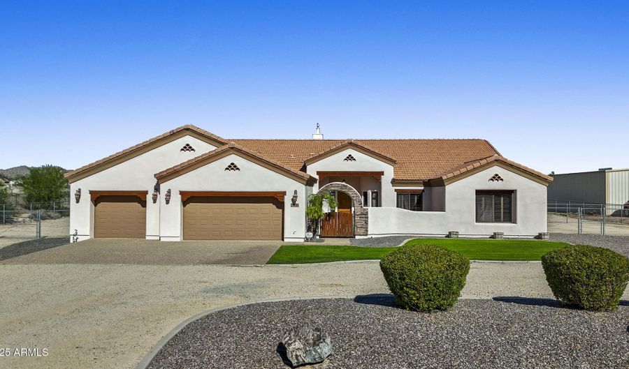 19880 W DESERT VIEWS Dr, Casa Grande, AZ 85122 - 3 Beds, 2 Bath