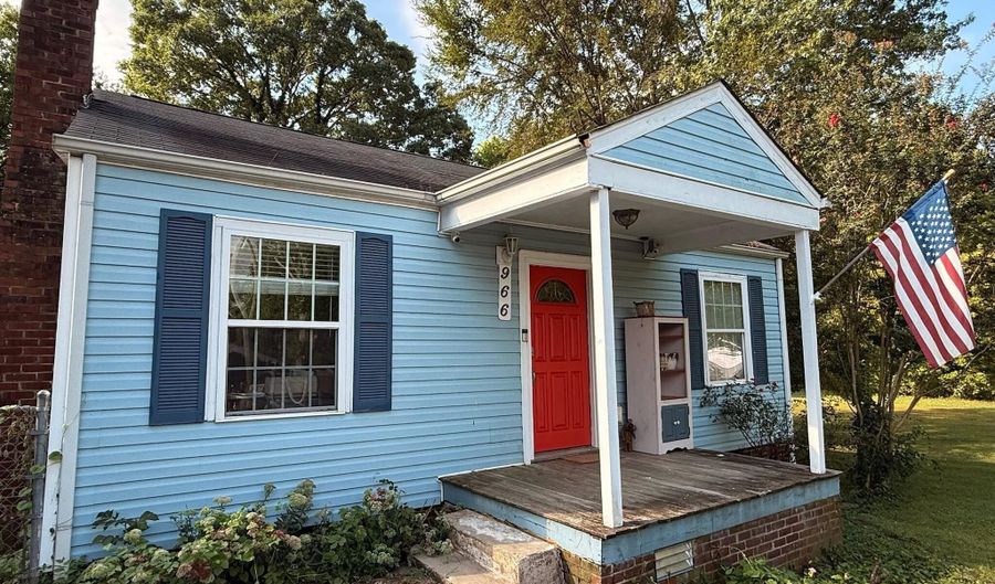 966 Poplar St, Alcoa, TN 37701 - 3 Beds, 2 Bath