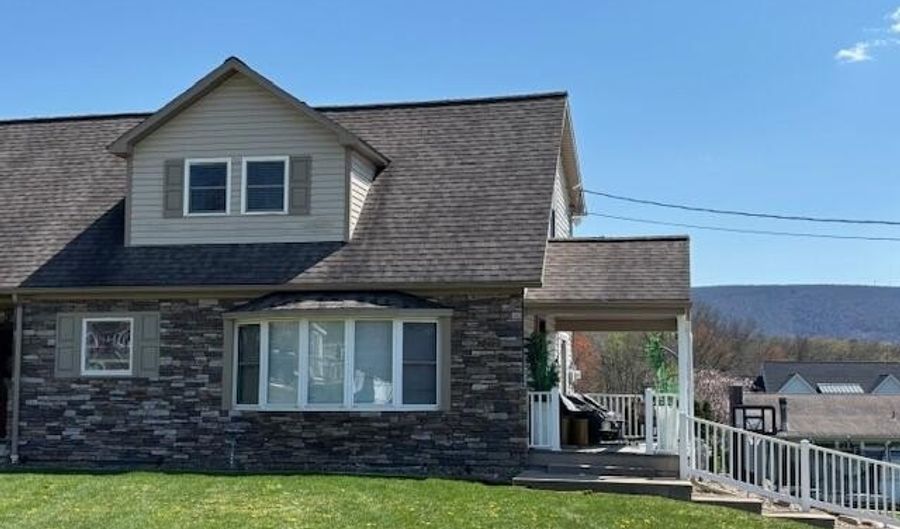 2726 LINCOLN Dr, Montoursville, PA 17754 - 3 Beds, 3 Bath