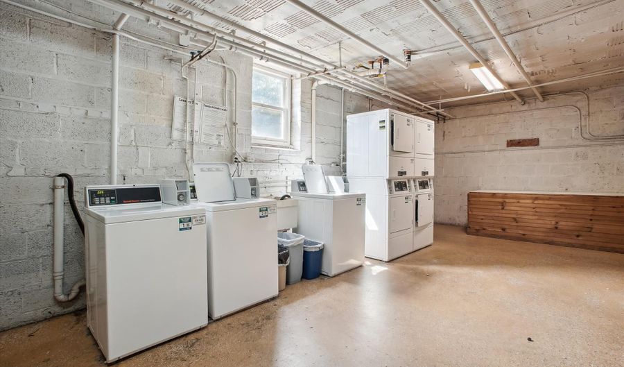 2040 N VERMONT St 105, Arlington, VA 22207 - 1 Beds, 1 Bath