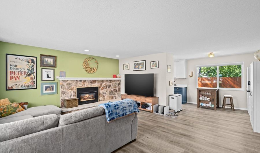 18385 SW DIVISION St, Beaverton, OR 97078 - 3 Beds, 2 Bath