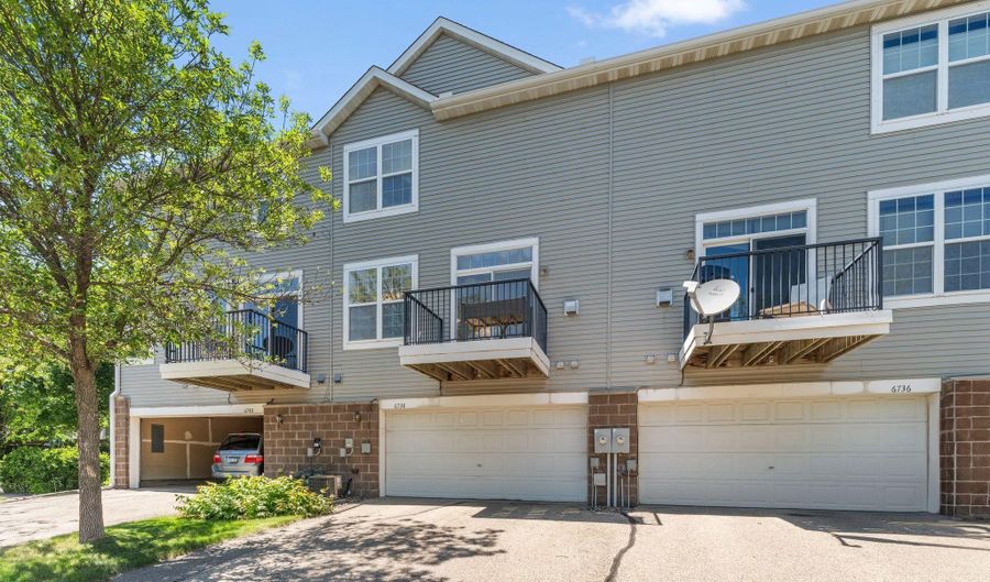 6738 158th St W, Apple Valley, MN 55124 - 4 Beds, 4 Bath
