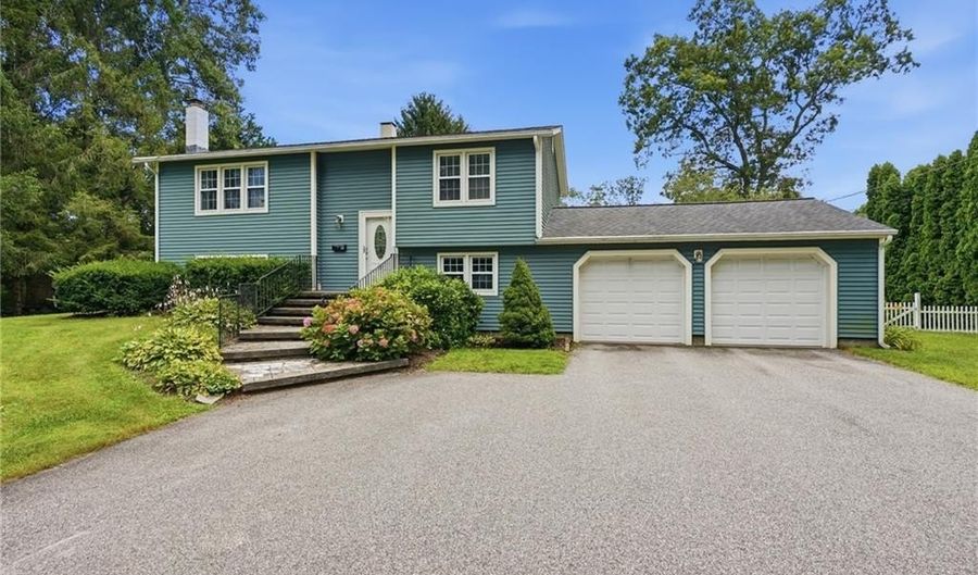 117 Austin Rd, North Kingstown, RI 02852 - 3 Beds, 2 Bath