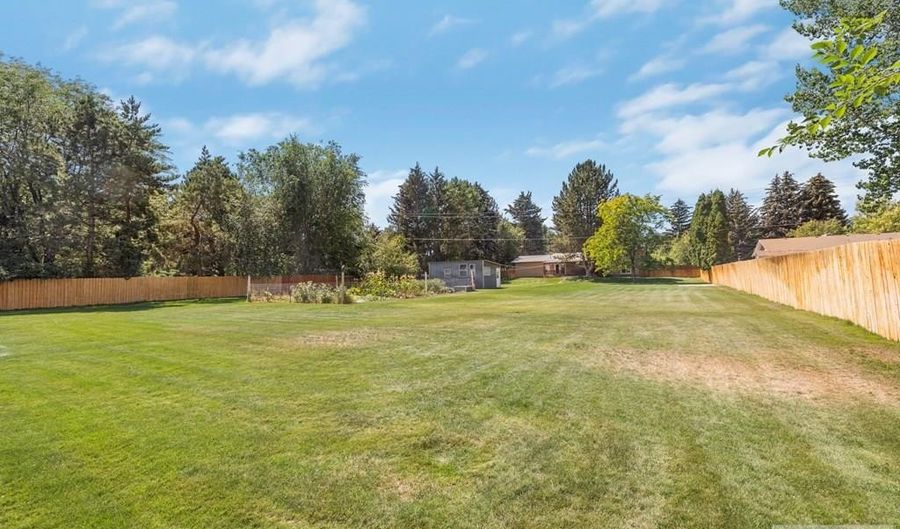 1885 S Sabin Dr, Ammon, ID 83406 - 4 Beds, 3 Bath