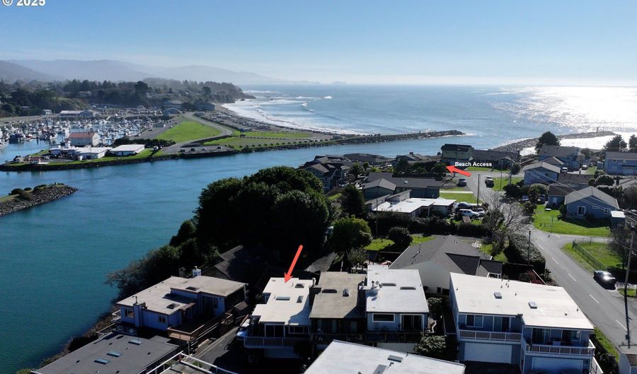 222 DEL NORTE Ln 8, Brookings, OR 97415 - 2 Beds, 2 Bath