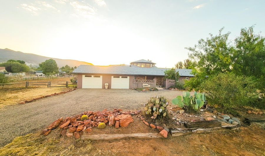 1986 S Quarterhorse Ln, Camp Verde, AZ 86322 - 4 Beds, 3 Bath