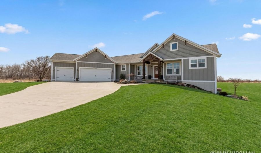3822 Cherry Blossom Dr NE, Ada, MI 49301 - 4 Beds, 3 Bath