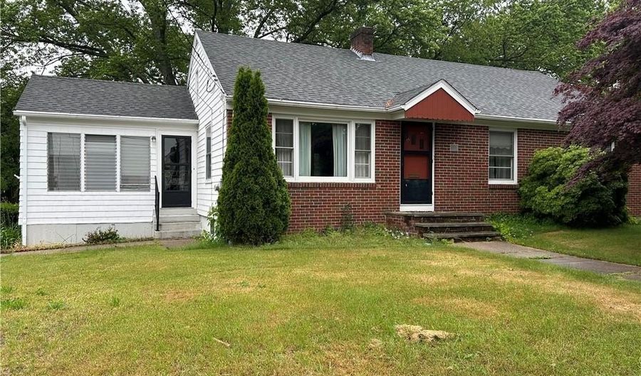 12 Oakland Ave, Johnston, RI 02919 - 3 Beds, 2 Bath