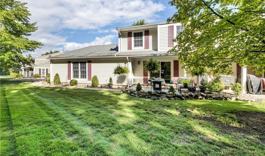 10237 INDEPENDENCE Dr, North Royalton, OH 44133 - 3 Beds, 2 Bath