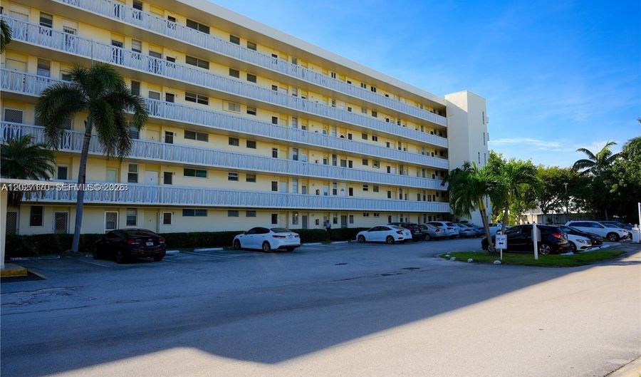 2910 Point East Dr M609, Aventura, FL 33160 - 1 Beds, 1 Bath
