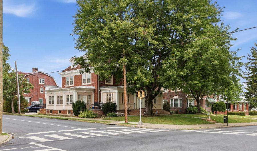 202 N 17TH St Apt D, Allentown, PA 18104 - 1 Beds, 1 Bath