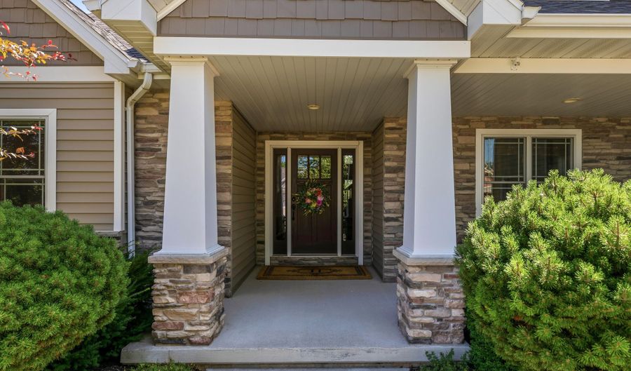 6622 N Kurey Dr, Appleton, WI 54913 - 4 Beds, 4 Bath