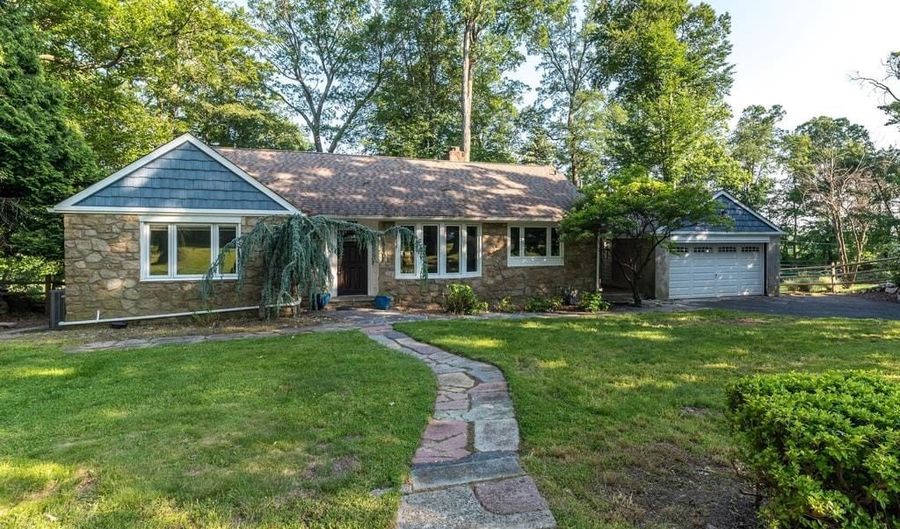 1901 ACORN Ln, Abington, PA 19001 - 3 Beds, 2 Bath