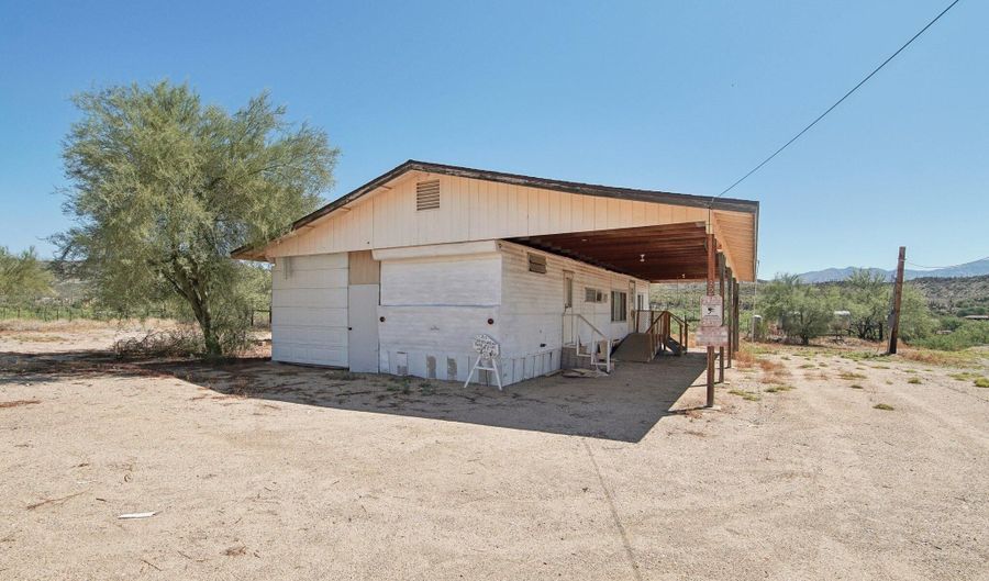 32455 S LISA Dr, Black Canyon City, AZ 85324 - 2 Beds, 1 Bath