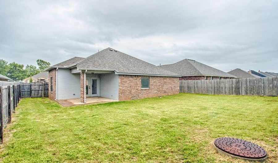 4604 Oasis Ln, Yukon, OK 73099 - 3 Beds, 2 Bath