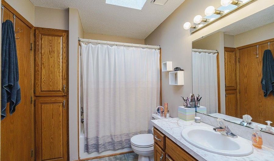 13638 Hidden Creek Dr, Andover, MN 55304 - 4 Beds, 2 Bath