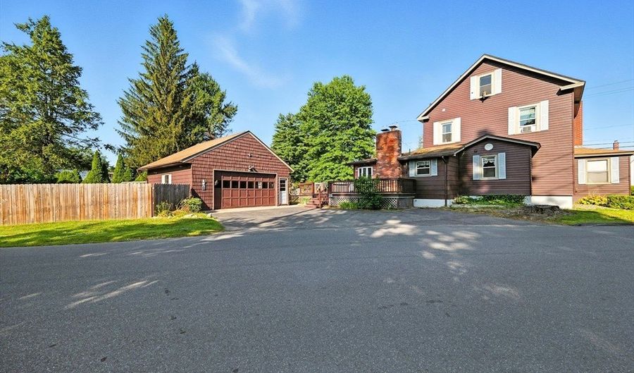 138 Suffield St, Agawam, MA 01001 - 3 Beds, 2 Bath
