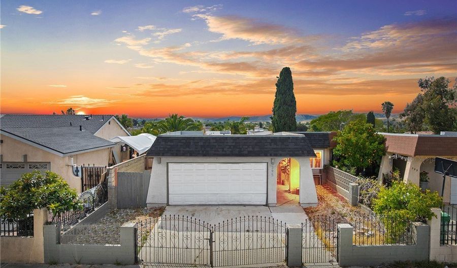 395 Calle Mariposa, Oceanside, CA 92057 - 2 Beds, 1 Bath