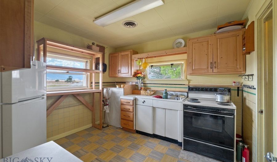 4597 Crackerville Rd, Anaconda, MT 59711 - 3 Beds, 2 Bath