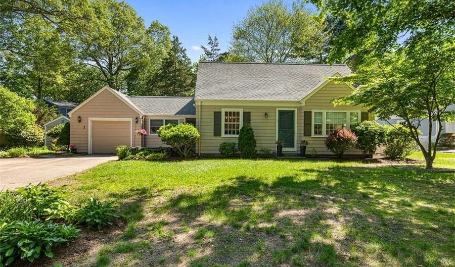 1 Joann Dr, Barrington, RI 02806 - 3 Beds, 2 Bath