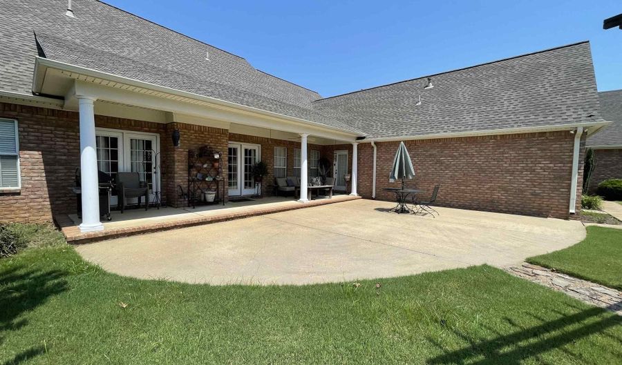 96 CLYDESGATE, Atoka, TN 38004 - 4 Beds, 5 Bath