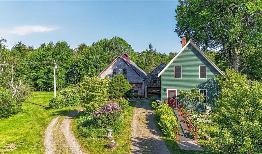 18 Cobb Rd, Belfast, ME 04915 - 4 Beds, 4 Bath