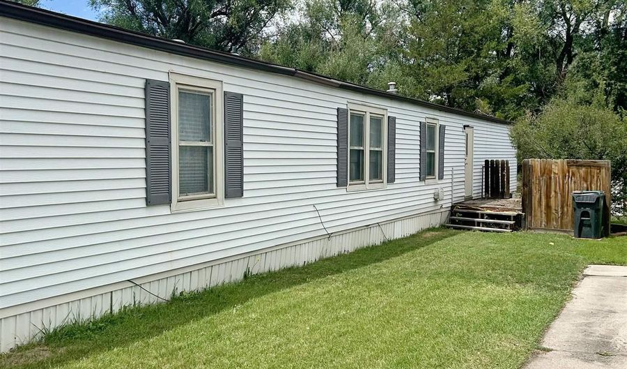 810 COVERED WAGON, Cheyenne, WY 82007 - 3 Beds, 2 Bath
